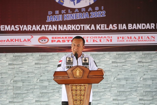 Kakanwil Kementerian Hukum dan Hak Asasi Manusia Lampung, Iwan Santoso turut menghadiri Deklarasi Janji Kinerja di Lapas Narkotika Bandar Lampung (20/1)