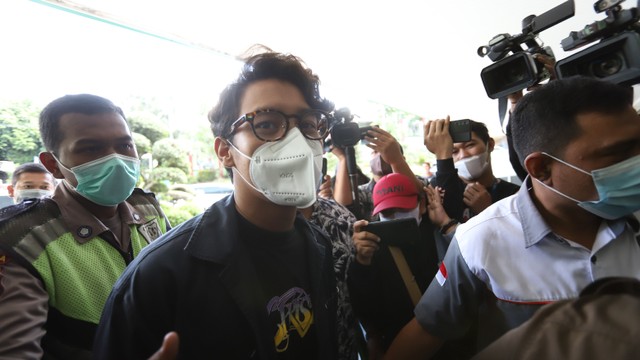 Tersangka Ardhito Pramono saat tiba di RSKO (Rumah Sakit Ketergantungan Obat) untuk di rehabilitasi di Jakarta, Jumat, (21/1/2022). Foto: Agus Apriyanto