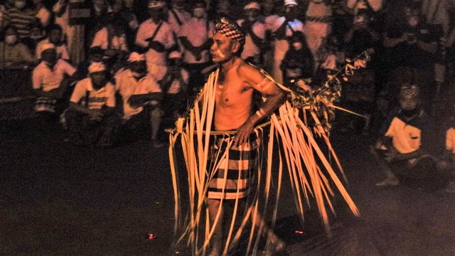 Tari Sanghyang, Tradisi Sakral yang Dibangkitkan Kembali di Karangasem, Bali (6515)