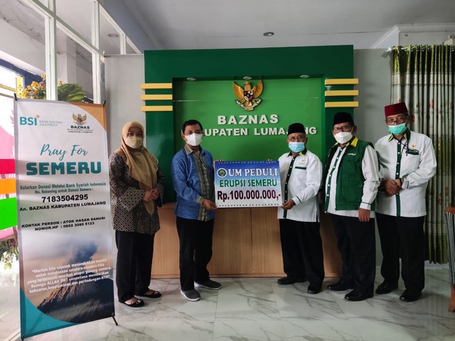 Universitas Negeri Malang Peduli Semeru Salurkan Donasi ke Baznas Lumajang
