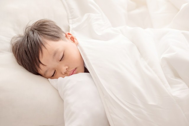 Ilustrasi anak tidur di kamar sendiri. Foto: Shutterstock