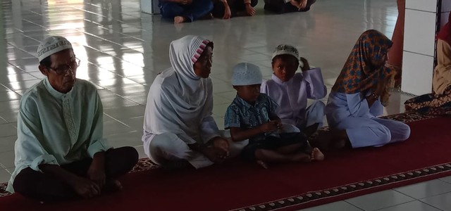 Suku anak dalam memasuki agama islam. (Foto: Jambikita)