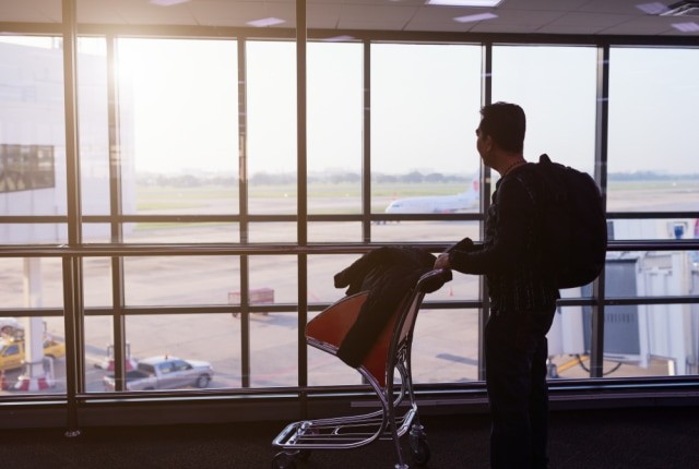 Ilustrasi wisatawan saat di bandara Foto: Shutterstock