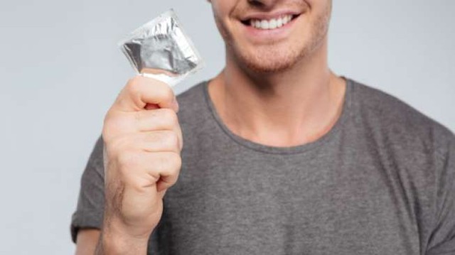 Ilustrasi bungkus kondom. Foto: Shutterstock.