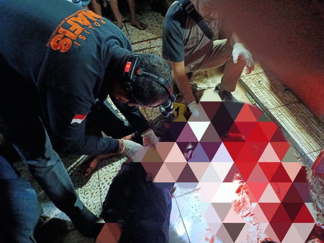 Seorang Pria Ditemukan Bersimbah Darah di Pasar Tradisional Angso Duo Jambi (5339)