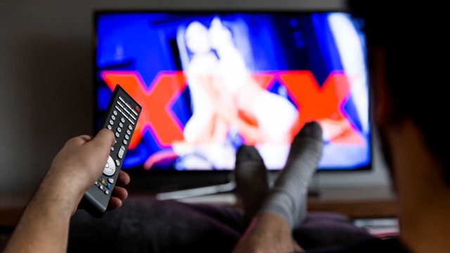 Ilustrasi nonton video porno. Foto: Getty Images