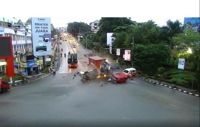 Kecelakaan beruntun di Balikpapan. Foto: Dok. Istimewa