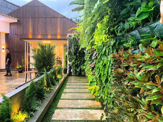 Bukan Toko Bangunan, di Toko Mansure Bisa Ngopi dan Ngemil Dipadu Spot yang Cozy (1)