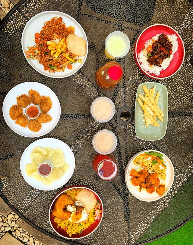 Bukan Toko Bangunan, di Toko Mansure Bisa Ngopi dan Ngemil Dipadu Spot yang Cozy (5)