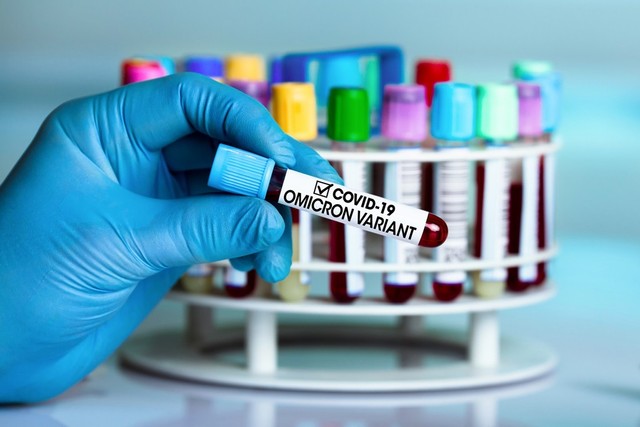 Ilustrasi virus corona varian Omicron. Foto: Shutterstock