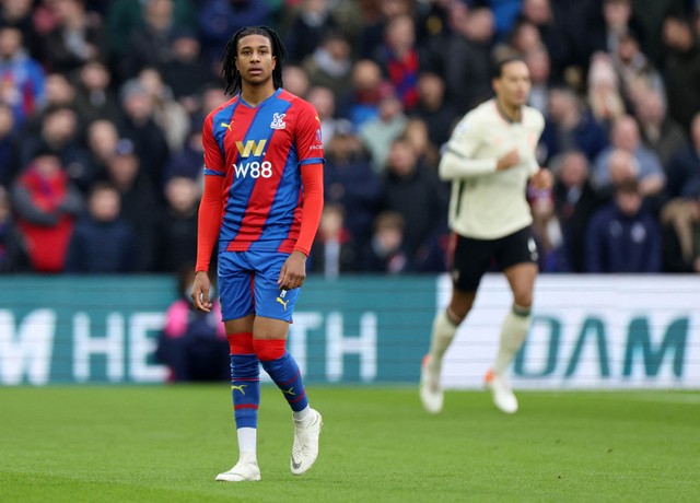 Ekspresi pemain Crystal Palace Michael Olise setelah pemain Liverpool Virgil van Dijk mencetak gol pertama di Selhurst Park, London, Inggris, Minggu (23/1/2022). Foto: Hannah McKay/Reuters