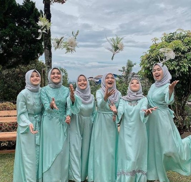 model baju untuk bridesmaid hijab