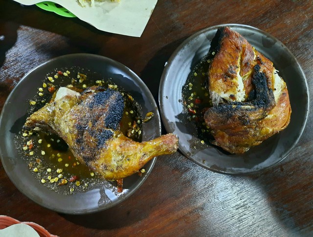 Ayam goreng asap 'Noraji 96'. Foto: Siti Annisa Aini/Hi!Pontianak