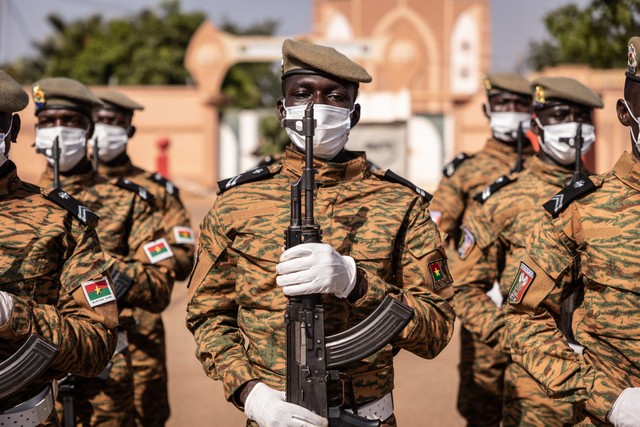 Tentara Burkina Faso Umumkan Penggulingan Presiden Roch Kabore (1)