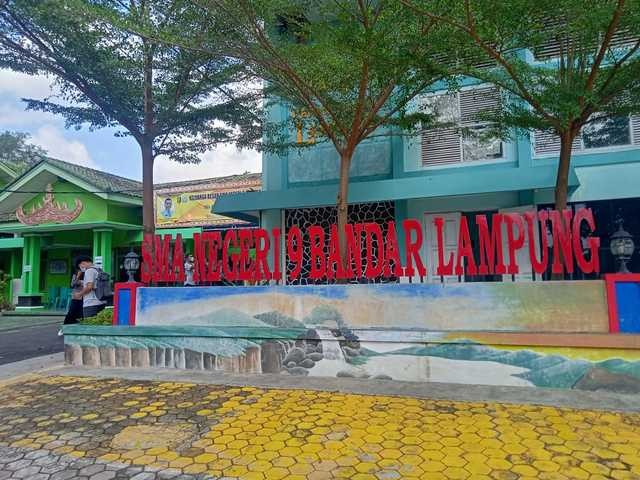 Situasi SMAN 9 Bandar Lampung di tengah pelaksanaan PPDB online 2021/2022 | Foto : Sidik Aryono/Lampung Geh