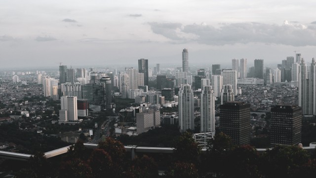 Gedung-gedung pencakar langit di Jakarta. | Foto: Unsplash/Appai