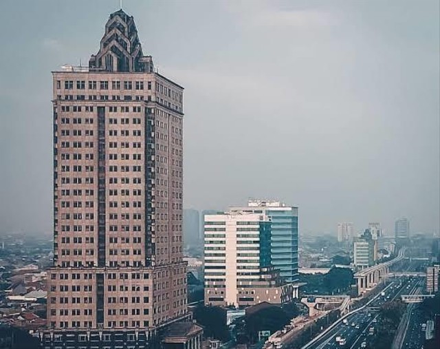 Viral kisah netizen dapat undangan wawancara kerja di Menara Saidah. (Foto: Twitter/@worksfess).