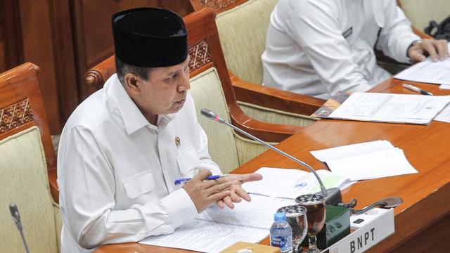 Kepala Badan Nasional Penanggulangan Terorisme (BNPT) Komjen Pol Boy Rafli Amar mengikuti rapat kerja dengan Komisi III DPR di Kompleks Parlemen, Senayan, Jakarta, Selasa (25/1/2022). Foto: Dhemas Reviyanto/ANTARA FOTO