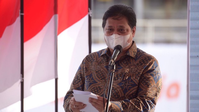 Menko Perekonomian Airlangga Hartarto sambutan dalam acara ekspor perdana alumina di Bintan, Kepulauan Riau, Selasa (25/1/2022). Foto: Kemenko Perekomian