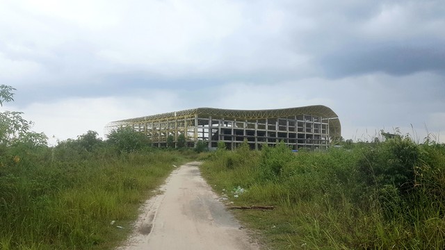 Proses pembangunan Gedung Indoor Sports Center terus dikebut. Foto: Lukman Hakim/InfoPBUN