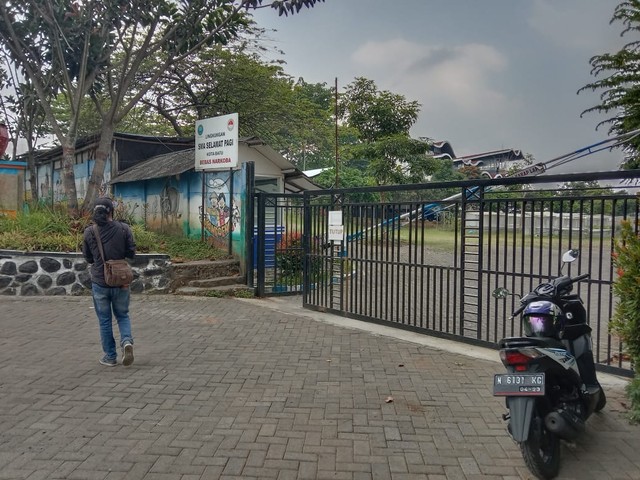 Gebang masuk SMA Selamat Pagi Indonesia (SPI). foto/M Sholeh