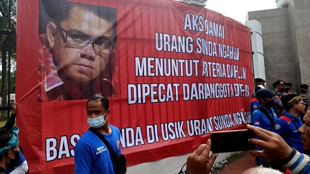 Aliansi Masyarakat Penutur Bahasa Sunda Demo di Depan DPR, Jakarta, Rabu (26/1/2022). Foto: Dok. Istimewa