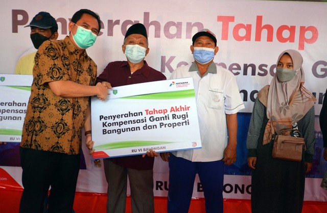 Pertamina menyelesaikan proses penggantian kompensasi uang bantuan perbaikan rumah dan bangunan fasilitas umum maupun fasilitas sosial pada Rabu (26/1/2022). (Tomi Indra)