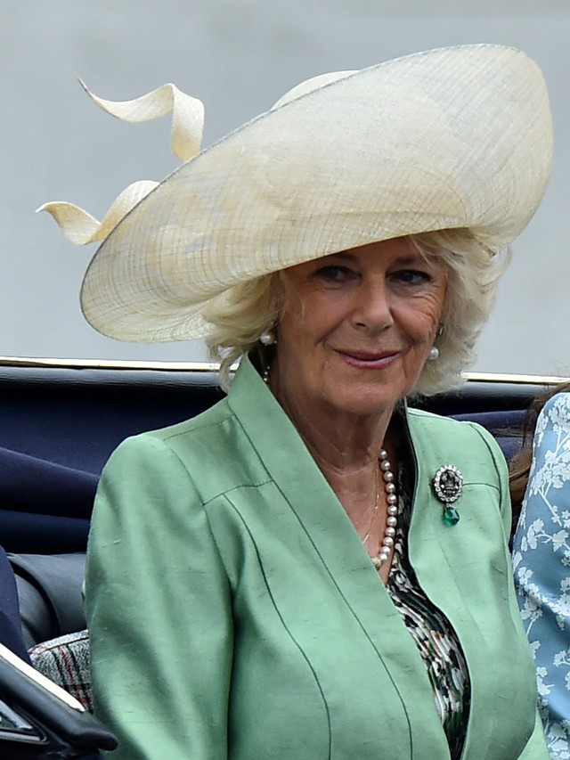 Camilla Parker Bowles naik kereta kuda selama Parade Ulang Tahun Ratu, 'Trooping the Colour,' di London pada 13 Juni 2015. Foto: Ben Stansall/AFP