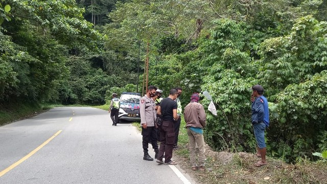 Mayat Mahasiswa Untad Ditemukan di Jurang Trans Kebun Kopi, Polisi Olah TKP (69821)