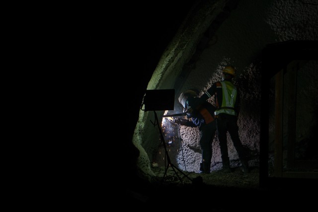 Pembangunan Tunnel atau terowongan Kereta Cepat Jakarta-Bandung (KCJB) di Purwakarta, Foto: Jamal Ramadhan/kumparan