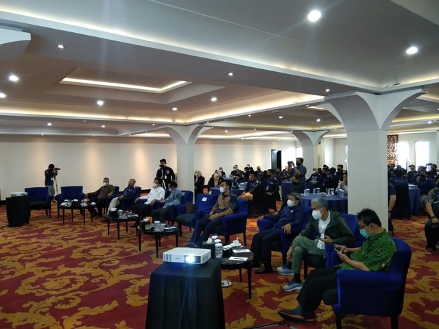 Aliansi Jurnalis Video (AJV) Pengda Jabar bersama PT BDS dan KPID Jabar menggelar workshop pelatihan TV Desa di hotel Papandayan Bandung, selama dua hari yakni 27-28 Januari 2022. (Tomi Indra)