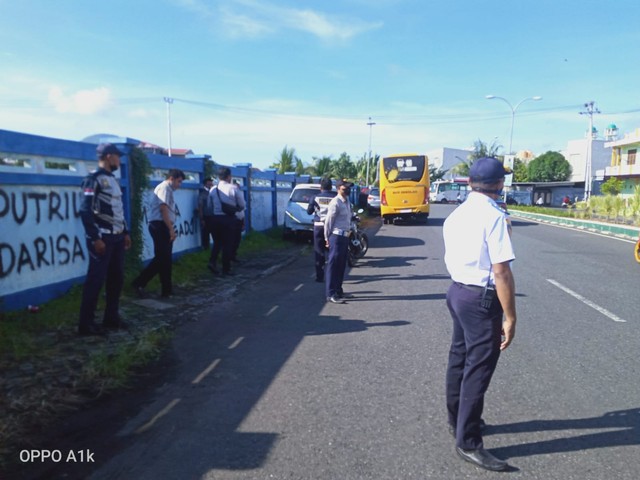 Penertiban parkir liar di area Pelabuhan Perikanan Mangga Dua, Ternate, Maluku Utara. Foto: Istimewa