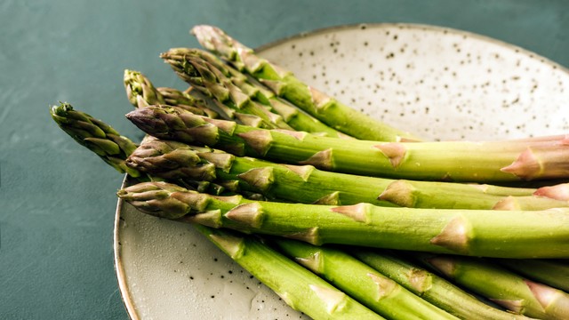 Ilustrasi asparagus. Foto: Daria Yakovleva/Getty Images