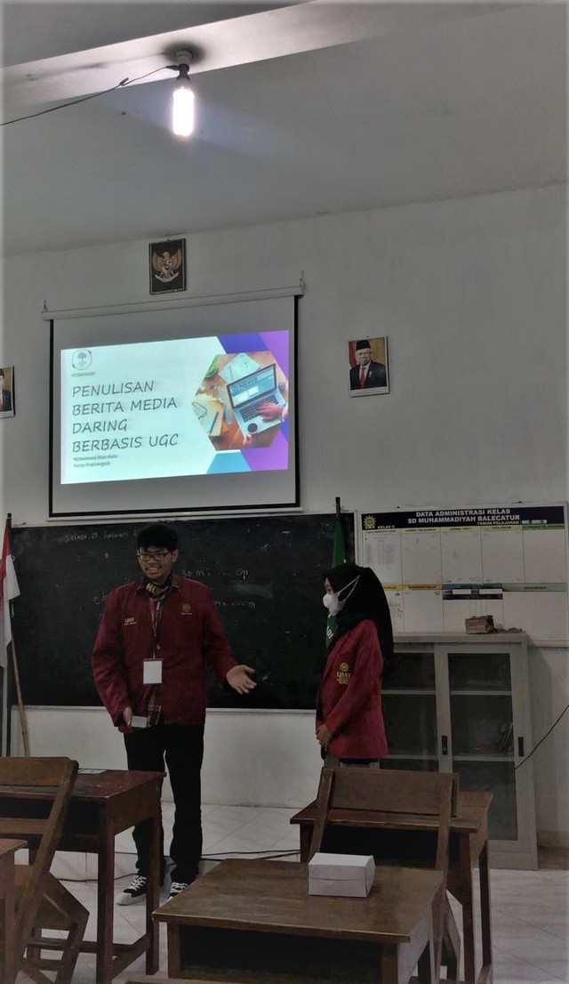 Kelompok KKN 261 UMY melakukan sesi Workshop pertama berkaitan dengan Digital marketing lewat konten, UGC dan Jurnalis. Selasa (25/01). Foto: Sinta Venia Sari/KKN261