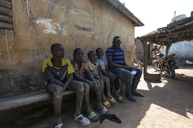 Pengungsi Burkina Faso terlihat di tempat penampungan di Tougbo, Pantai Gading, pada 22 Januari 2022.  Foto: Sia KAMBOU / AFP