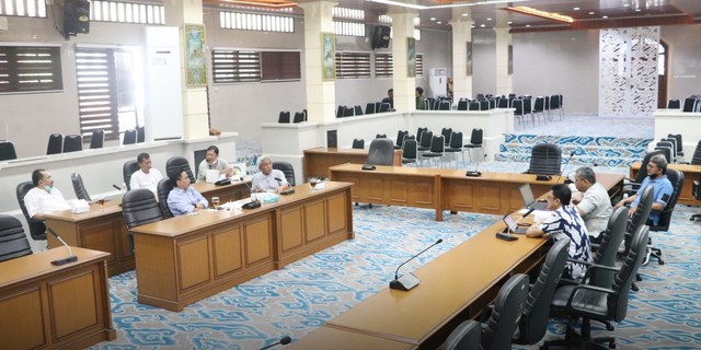 Rapat pemaksimalan Tapping Box di gedung DPRD Kota Cirebon. (Foto : Humas Sekretariat DPRD Kota Cirebon)