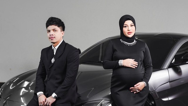 Maternity shoot Aurel Hermansyah dan Atta Halilintar. Foto: Instagram.com/attahalilintar/aurelie.hermansyah