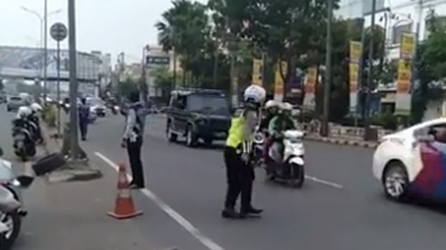 Viral Ojol Bawa Penumpang Nekat Terobos Rombongan Presiden | Kumparan.com