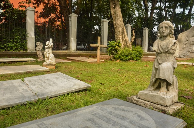 Jajaran monumen makam di Museum Taman Prasasti Jakarta. (Foto: Argya Dharma Maheswara/Kumparan)