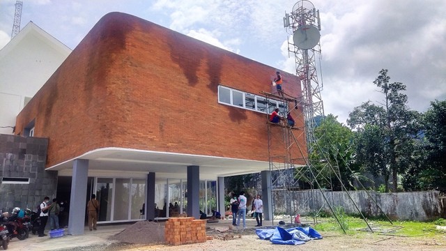 Fasad bangunan SMA Negeri Tawangmangu, Karanganyar. FOTO: Tara Wahyu