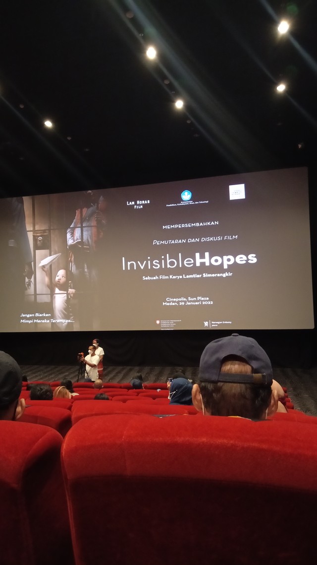 Suasana pemutaran dan diskusi film Invisible Hopes di Cinepolis Sun Plaza, Medan pada hari Sabtu (29/01). Sumber: Dok. pribadi.
