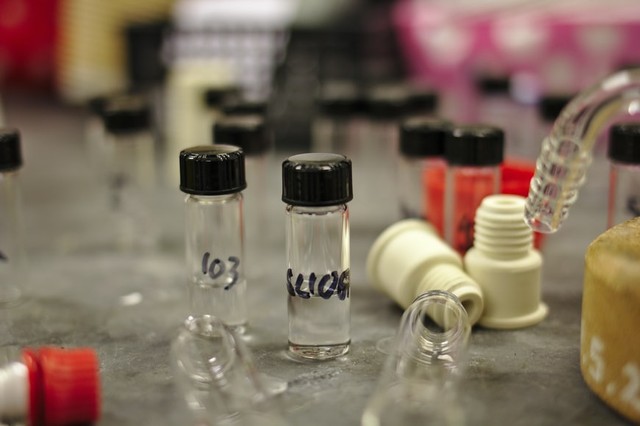 Sifat Unsur Penyusun Senyawa adalah Berbeda dengan Senyawa yang Terbentuk, Foto: Unsplash/Chromatograph 