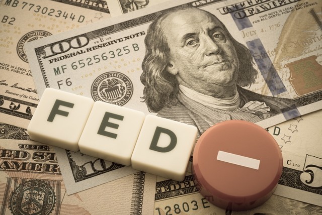 https://www.shutterstock.com/id/image-photo/federal-reserve-fed-cuts-low-interest-2097329305