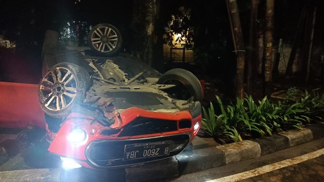 Kecelakaan mobil Mini Cooper di Kelapa Gading, Jakarta Utara, Rabu (2/2/2022). Foto: Dok. Istimewa