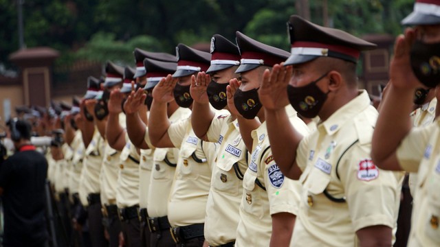 Suasana upacara Hari Ulang Tahun Ke-41 Satpam di Lapangan Bhayangkara Polri, Jakarta, Rabu (2/2/2022). Foto: Jamal Ramadhan/kumparan