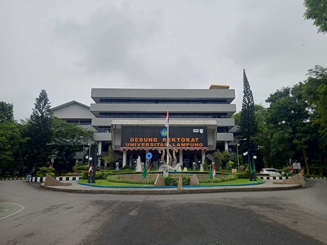 Gedung Rektorat Unila | Foto : Sidik Aryono/ Lampung Geh