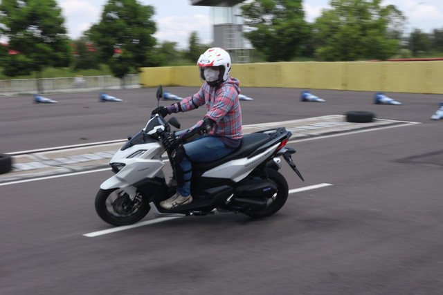 Test ride generasi baru Honda Vario 160 yang resmi dipasarkan di Indonesia, 2 Februari 2022. Foto: Ghulam Muhammad Nayazri / kumparanOTO