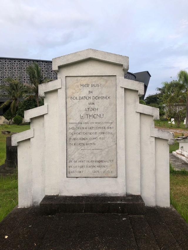 Kuburan Izaak Thenu di Kerkhof Peucut, Banda Aceh. Foto: Dok Pribadi