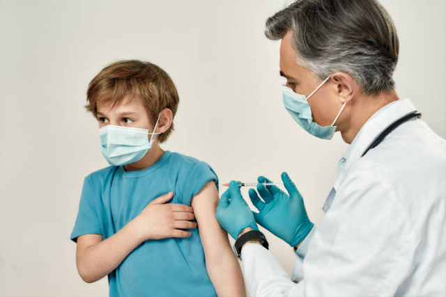 Imunisasi campak adalah jenis imunisasi yang diberikan untuk mencegah penyakit campak. Foto: Unsplash.com