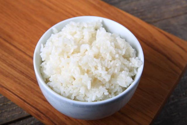 Kalori nasi putih adalah jumlah energi dari kandungan yang ada di dalam nasi putih. Foto: Unsplash.com